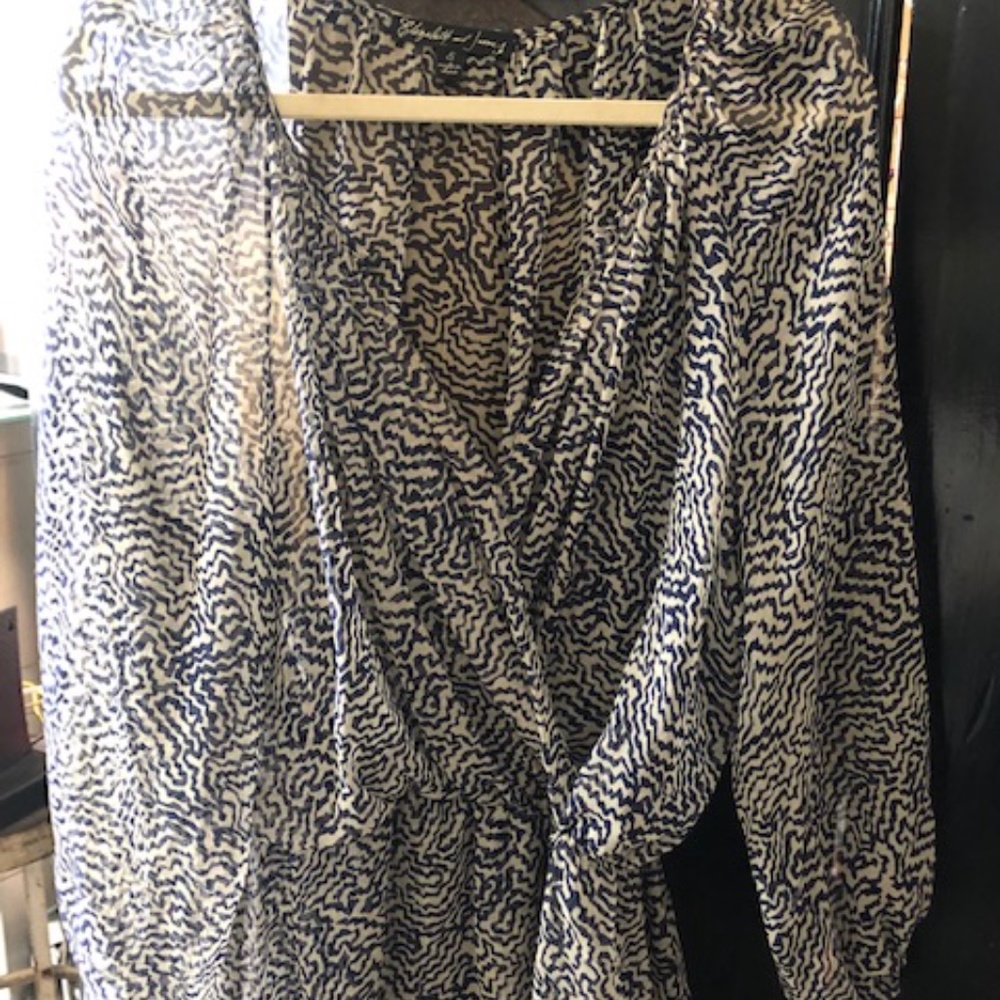 Gorgeous Elizabeth & James Chiffon Print Blouse